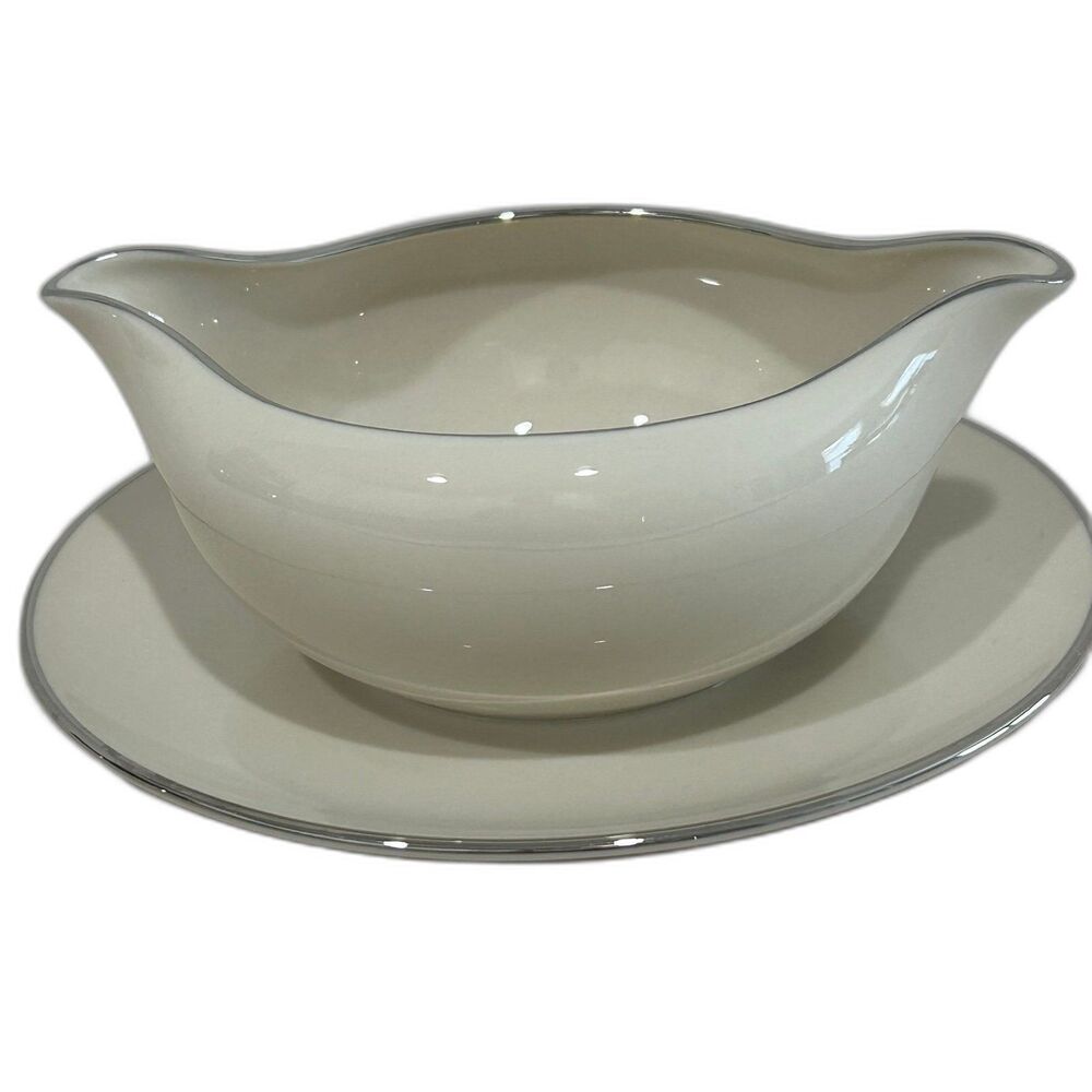 Flintridge China California Bellmere Gravy Boat / w attached Plate.